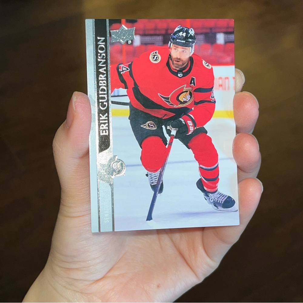 Calgary Flames Erik Gudbranson 2020-21 Upper Deck Extended Series Trading Card!